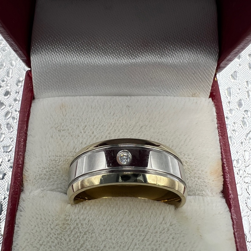 Men’s 316L Stainless Steel Size 9 Simulated Diamond Chip Polished Band